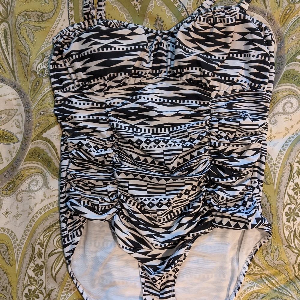 Torrid Black and White tribal swimsuit 2x